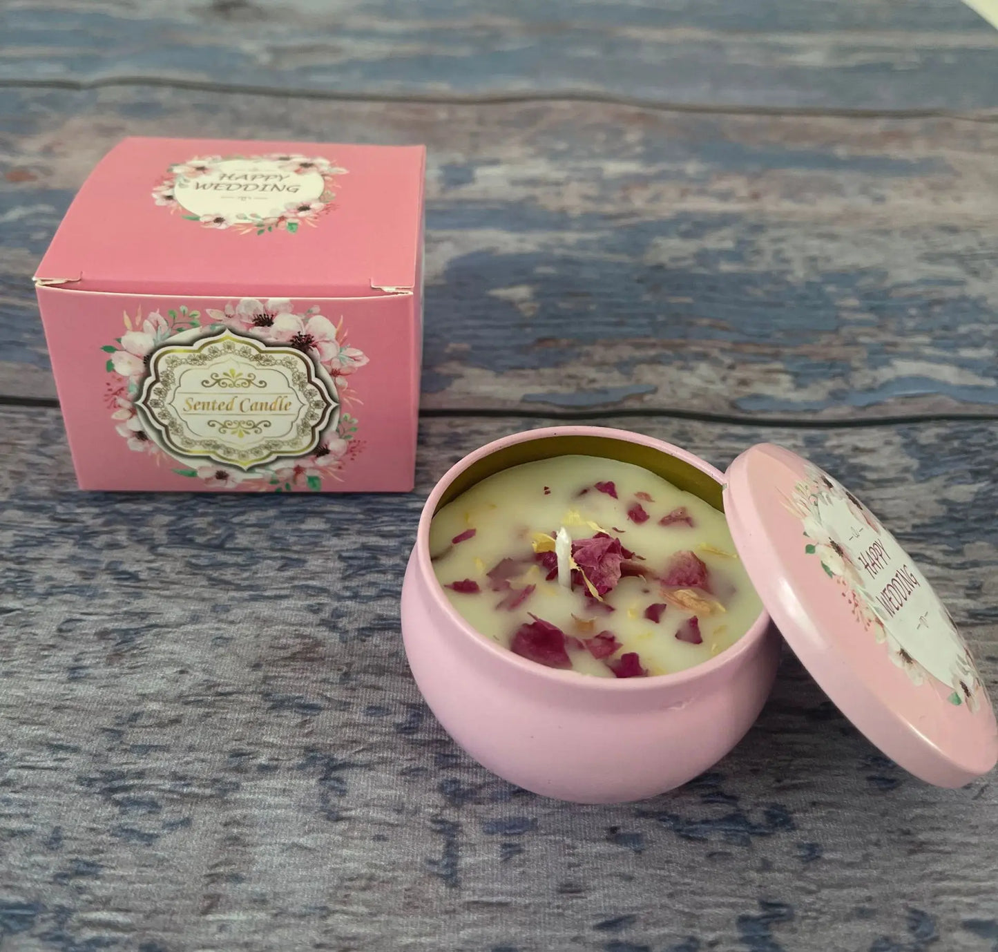 Soybean wax dried flower scented candle.