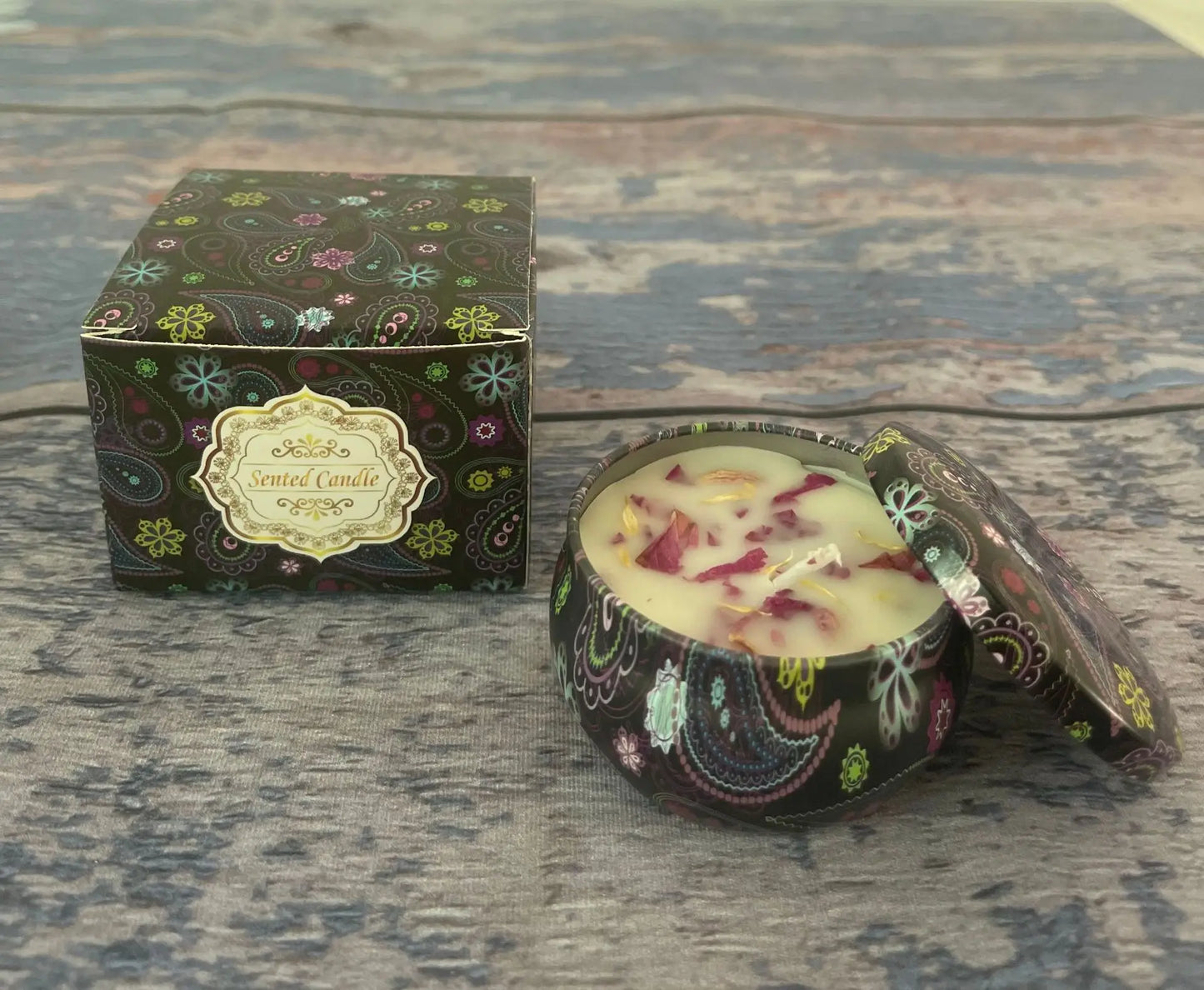 Soybean wax dried flower scented candle.