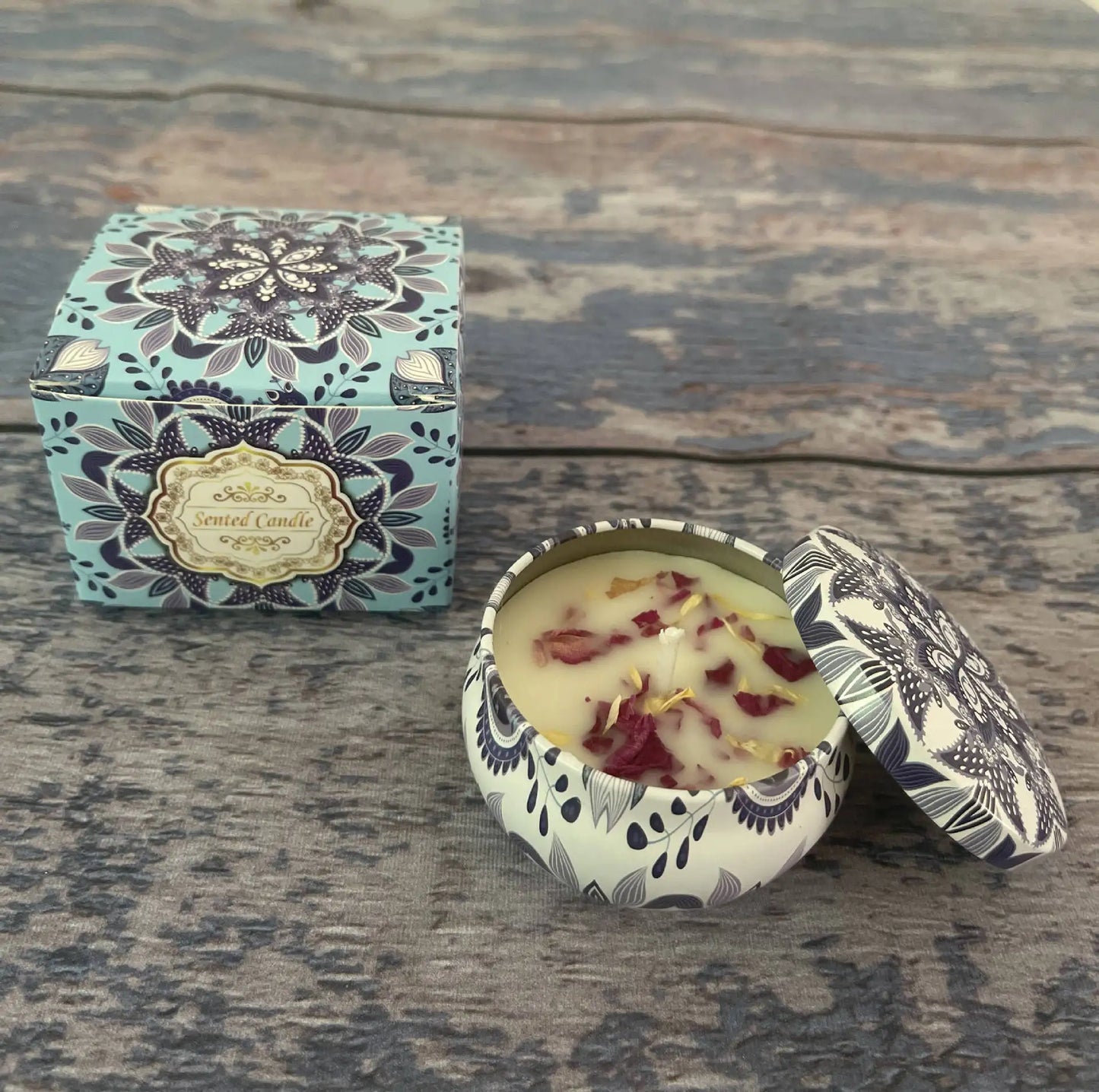 Soybean wax dried flower scented candle.
