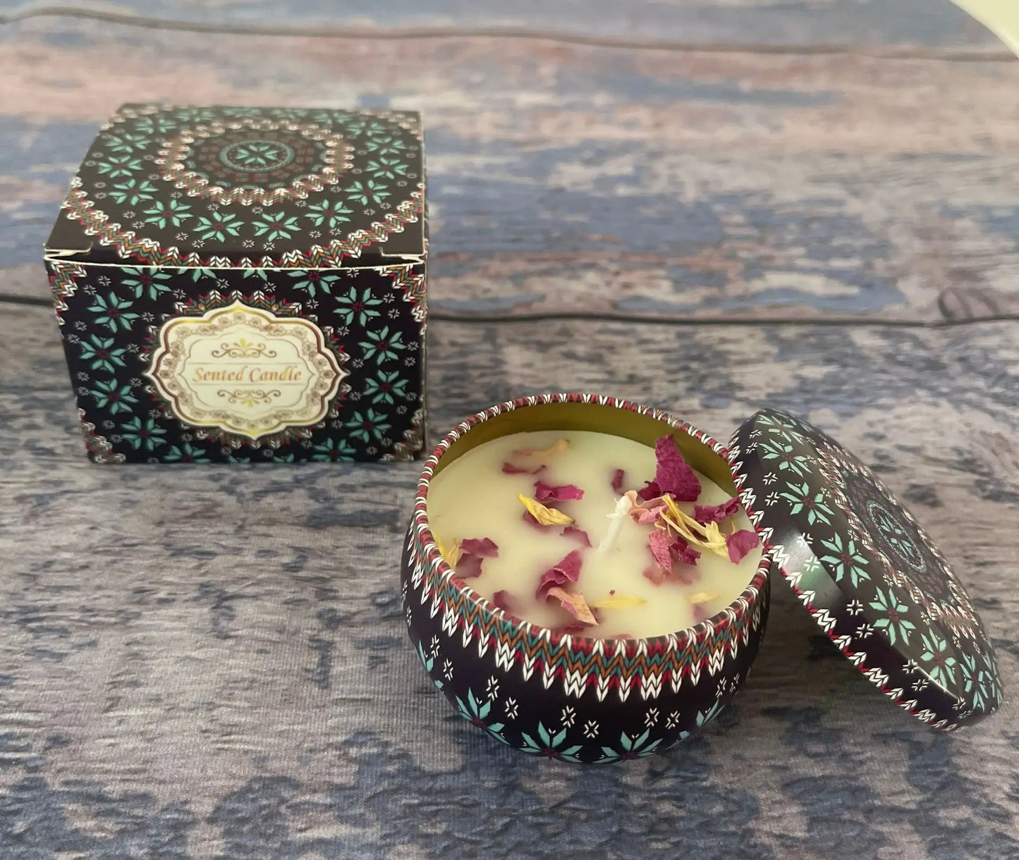 Soybean wax dried flower scented candle.