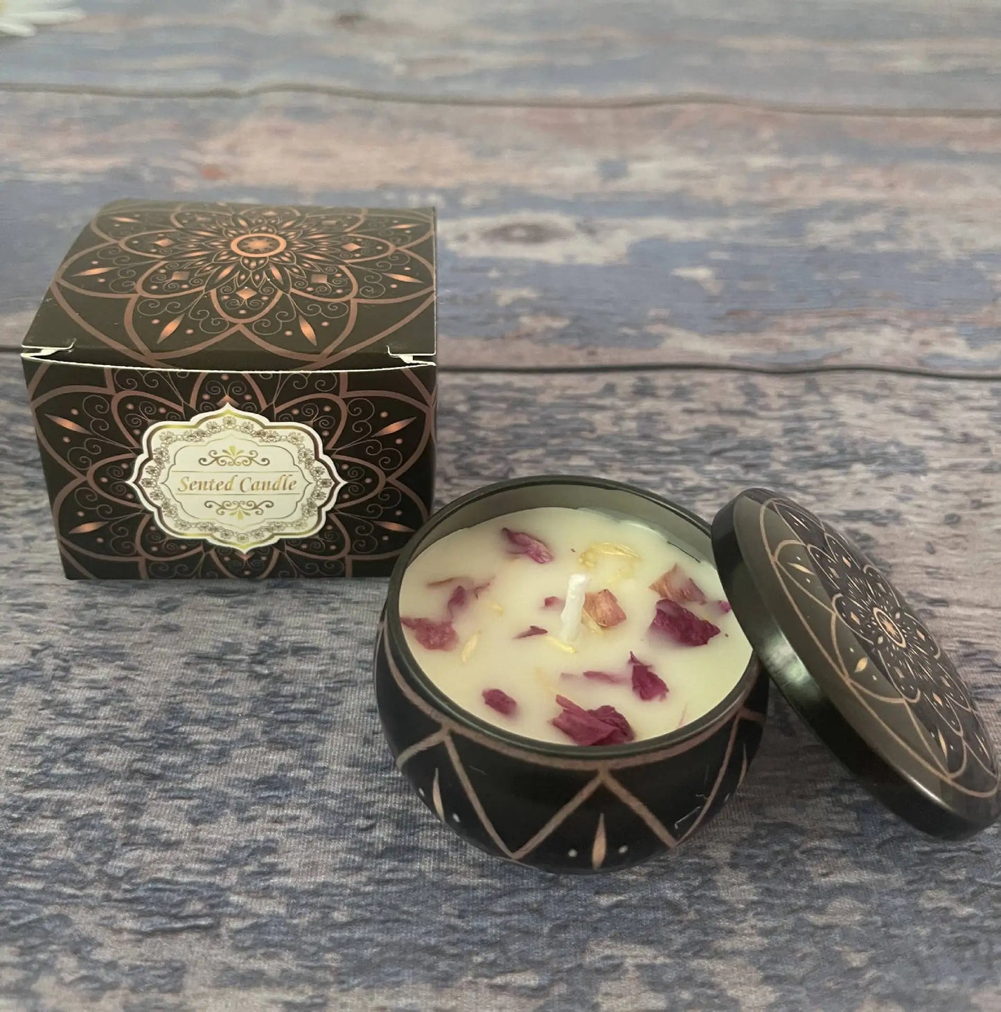 Soybean wax dried flower scented candle.