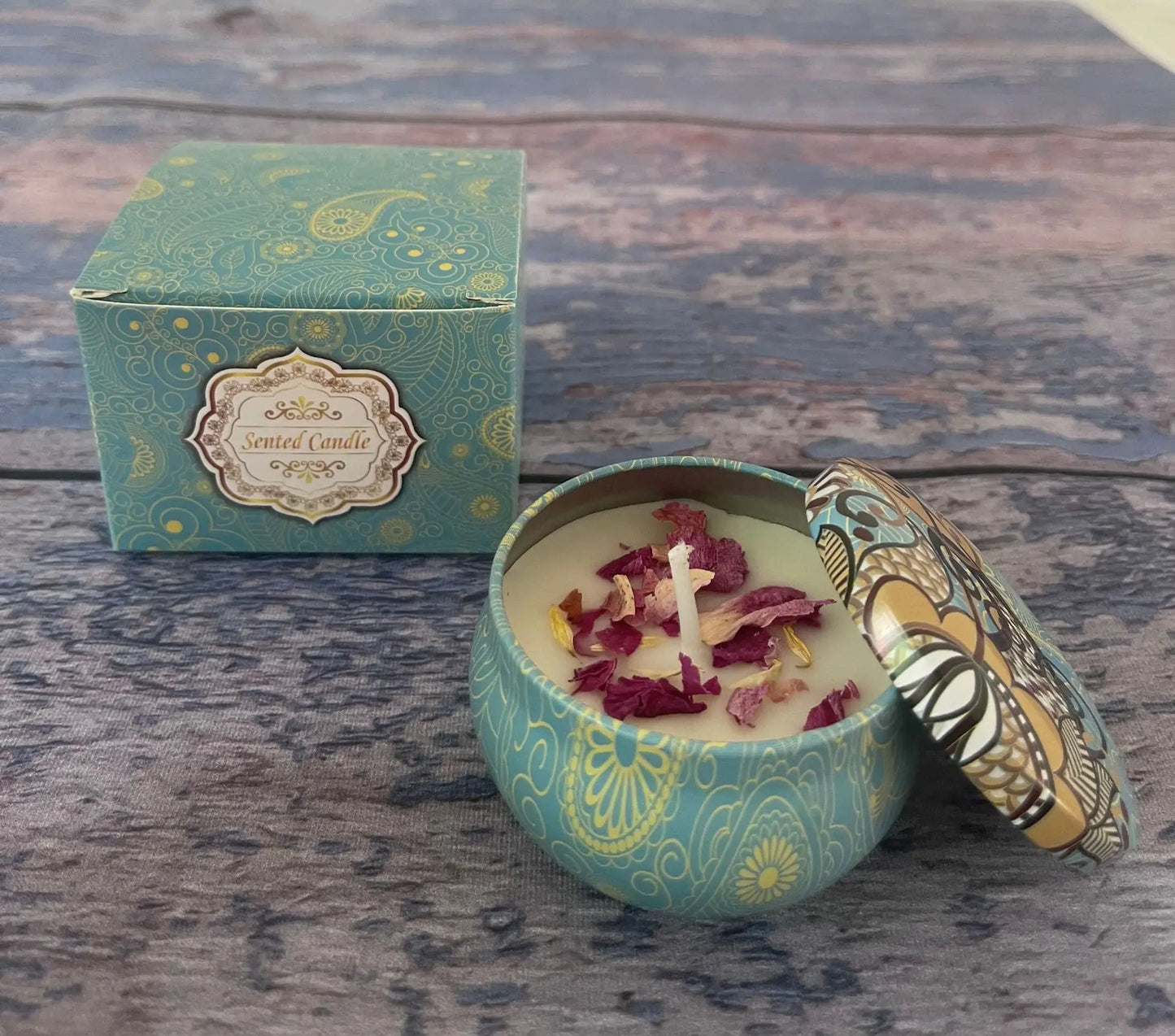 Soybean wax dried flower scented candle.