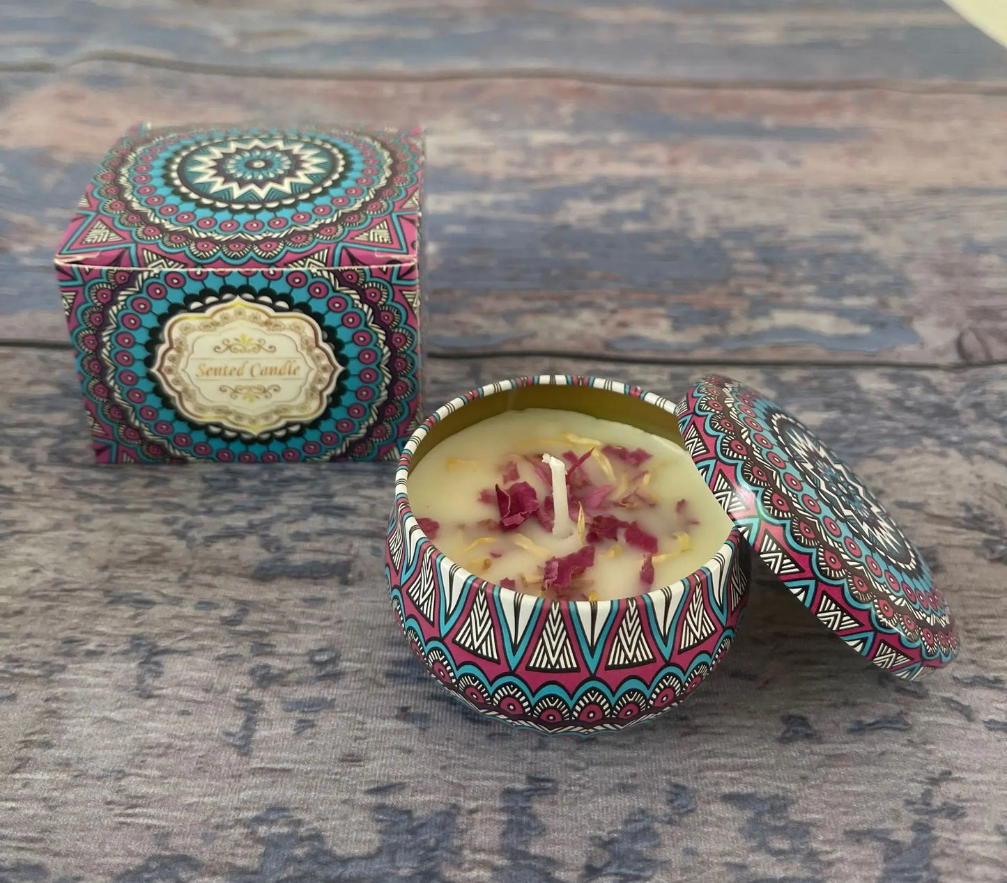 Soybean wax dried flower scented candle.